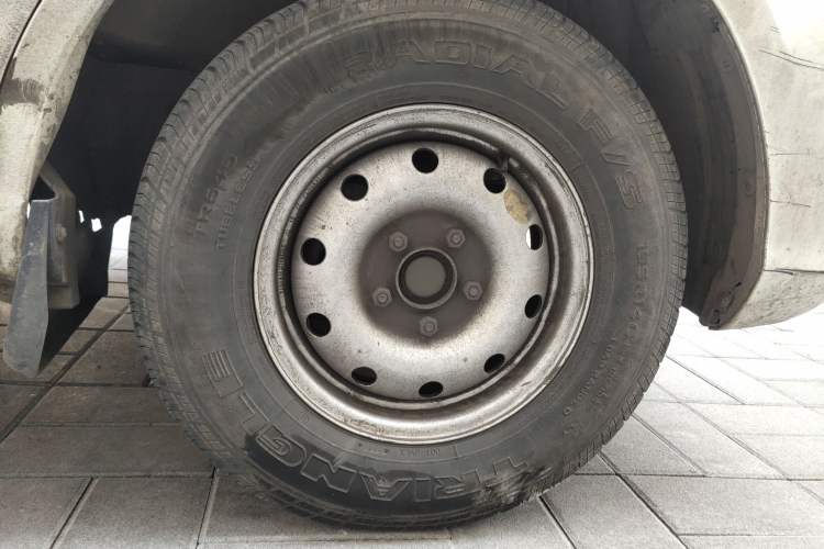 Used Dongfeng Yufeng EM26 2023 High-End Model 41.86 kWh CATL Right Front Wheel Hub