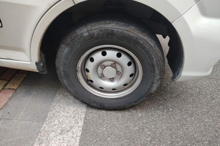 Used Dongfeng Yufeng EM26 2023 Standard Edition 41.472 kWh Henan Lithium Power Right Front Wheel Hub
