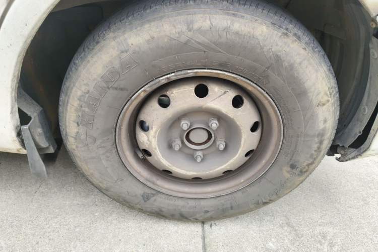 Used Dongfeng Yufeng EM26 2023 Standard Edition 41.472 kWh Henan Lithium Power Right Front Wheel Hub
