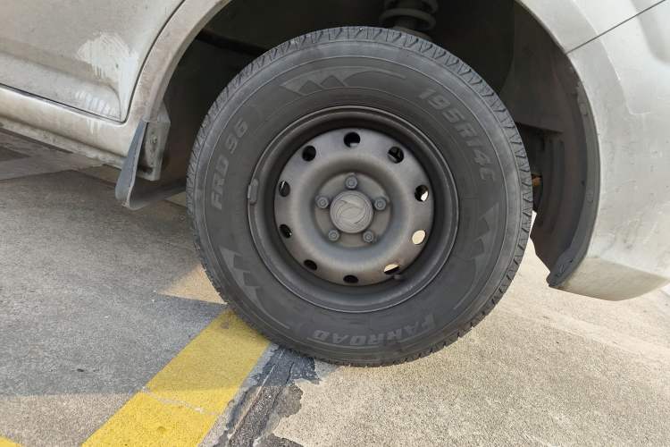 Used Dongfeng Yufeng EM26 2023 Standard Edition 41.472 kWh Henan Lithium Power Right Front Wheel Hub