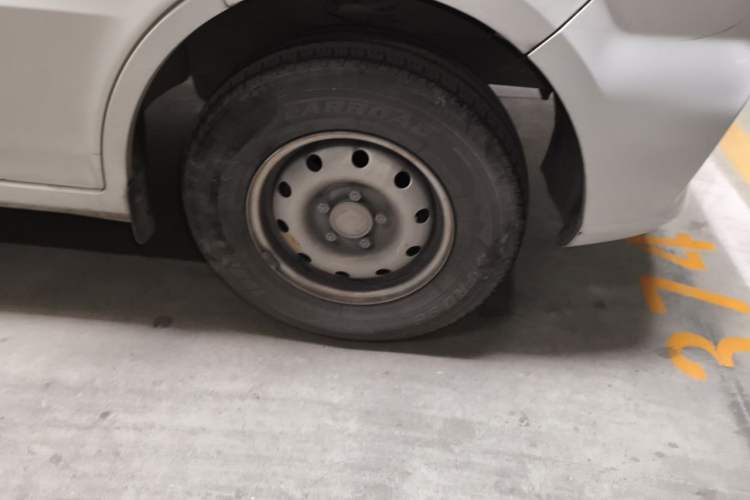 Used Dongfeng Yufeng EM26 2023 High-End Model 41.86 kWh CATL Right Front Wheel Hub