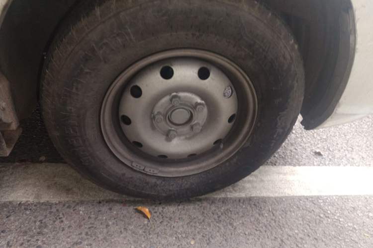 Used Dongfeng Yufeng EM26 2023 Standard Edition 41.472 kWh Henan Lithium Power Right Front Wheel Hub