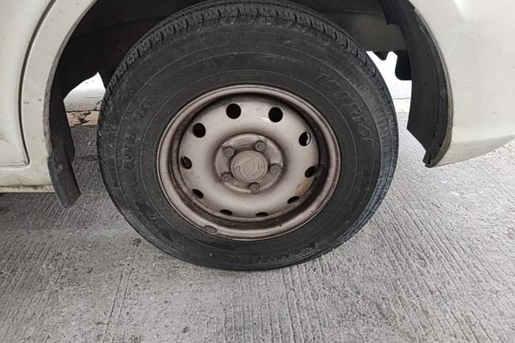 Used Dongfeng Yufeng EM26 2023 Standard Edition 41.472 kWh Henan Lithium Power Right Front Wheel Hub