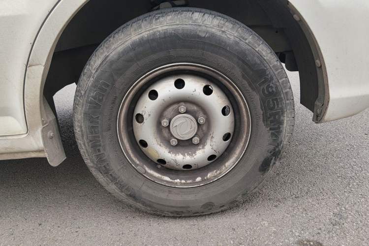 Used Dongfeng Yufeng EM26 2023 High-End Model 41.86 kWh CATL Right Front Wheel Hub