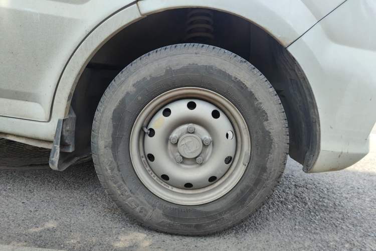 Used Dongfeng Yufeng EM26 2023 Standard Edition 41.472 kWh Henan Lithium Power Right Front Wheel Hub