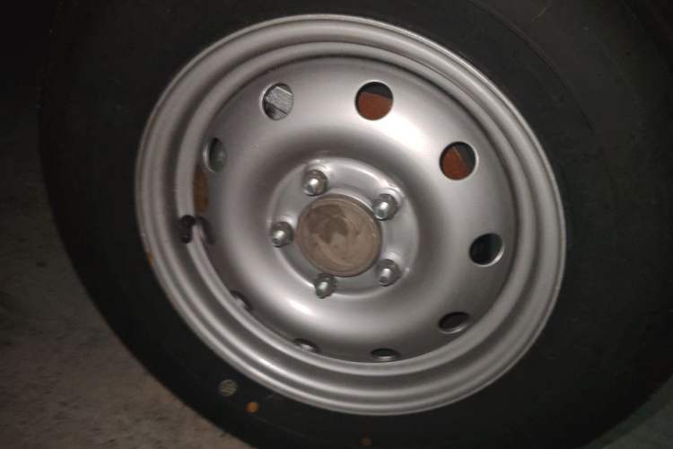 Used Dongfeng Yufeng EM26 2023 Standard Edition 41.472 kWh Henan Lithium Power Right Front Wheel Hub