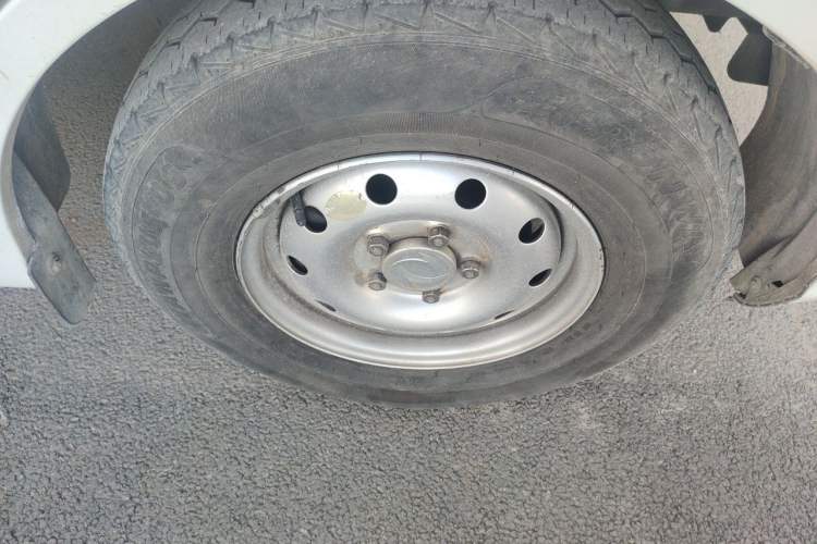 Used Dongfeng Yufeng EM26 2023 Standard Edition 41.472 kWh Henan Lithium Power Right Front Wheel Hub