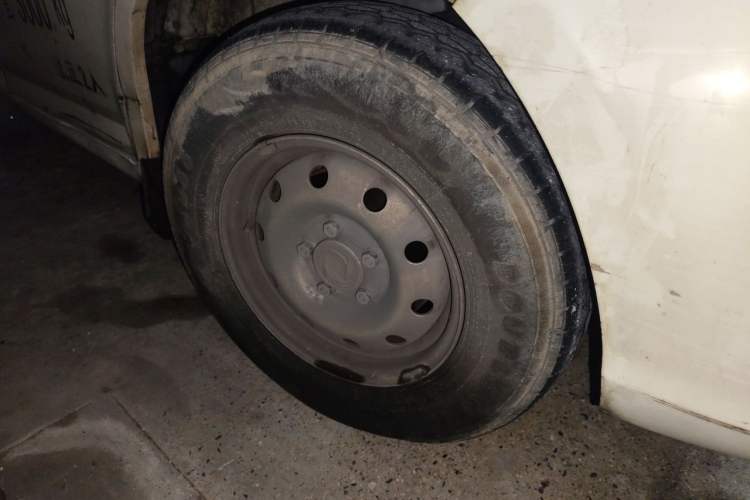 Used Dongfeng Yufeng EM26 2023 Standard Edition 41.472 kWh Henan Lithium Power Right Front Wheel Hub