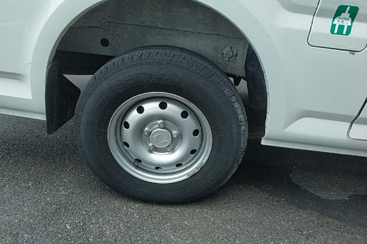 Used Dongfeng Yufeng EM26 2023 High-End Model 41.86 kWh CATL Right Rear Wheel Hub