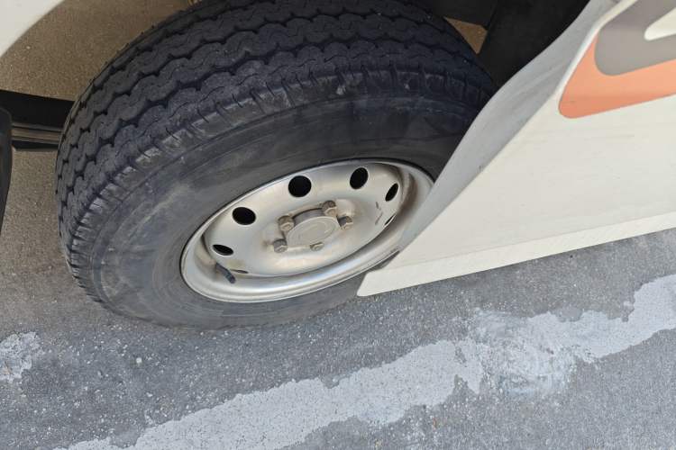 Used Dongfeng Yufeng EM26 2023 High-End Model 41.86 kWh CATL Right Rear Wheel Hub