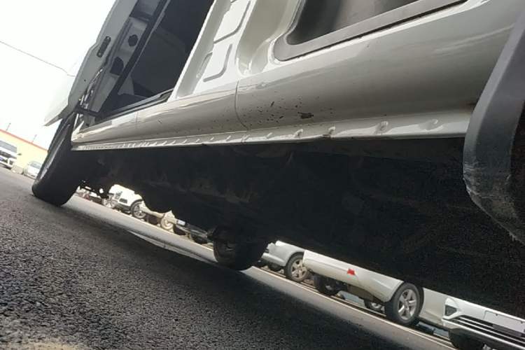 Used Dongfeng Yufeng EM26 2023 High-End Model 41.86 kWh CATL Right Side Sill