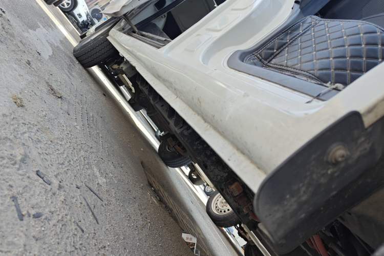 Used Dongfeng Yufeng EM26 2023 High-End Model 41.86 kWh CATL Right Side Sill