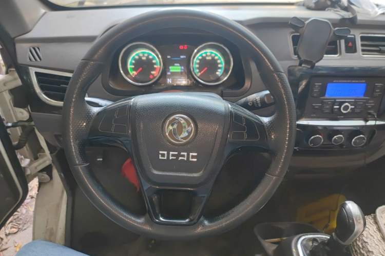 Used Dongfeng Yufeng EM26 2023 Standard Edition 41.472 kWh Henan Lithium Power Steering Wheel