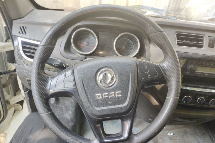 Used Dongfeng Yufeng EM26 2023 High-End Model 41.86 kWh CATL Steering Wheel
