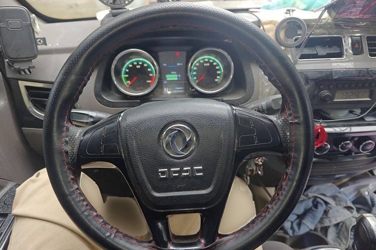 Used Dongfeng Yufeng EM26 2023 Standard Edition 41.472 kWh Henan Lithium Power Steering Wheel