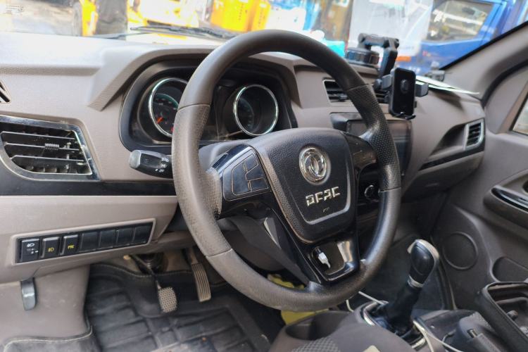 Used Dongfeng Yufeng EM26 2023 High-End Model 41.86 kWh CATL Steering Wheel