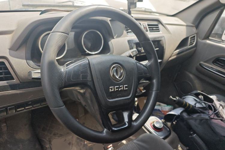 Used Dongfeng Yufeng EM26 2023 High-End Model 41.86 kWh CATL Steering Wheel