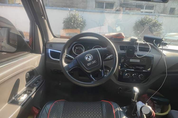 Used Dongfeng Yufeng EM26 2023 Standard Edition 41.472 kWh Henan Lithium Power Steering Wheel