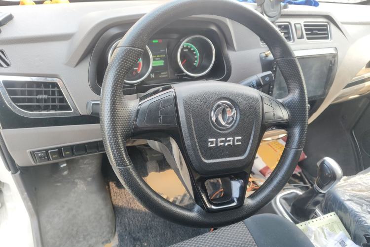 Used Dongfeng Yufeng EM26 2023 Standard Edition 41.472 kWh Henan Lithium Power Steering Wheel