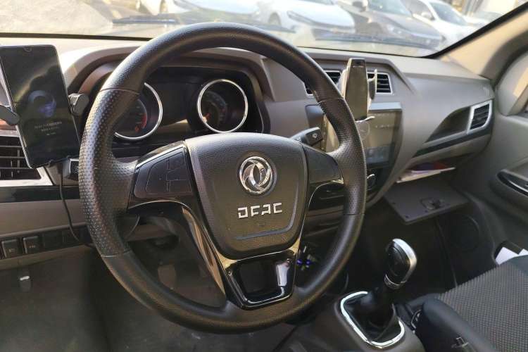 Used Dongfeng Yufeng EM26 2023 Standard Edition 41.472 kWh Henan Lithium Power Steering Wheel