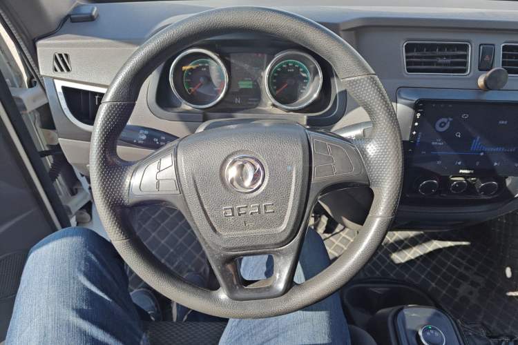 Used Dongfeng Yufeng EM26 2023 High-End Model 41.86 kWh CATL Steering Wheel