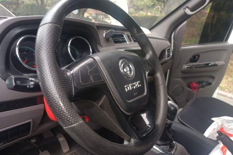 Used Dongfeng Yufeng EM26 2023 Standard Edition 41.472 kWh Henan Lithium Power Steering Wheel