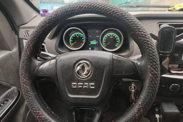 Used Dongfeng Yufeng EM26 2023 High-End Model 41.86 kWh CATL Steering Wheel