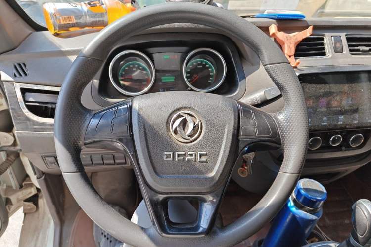 Used Dongfeng Yufeng EM26 2023 Standard Edition 41.472 kWh Henan Lithium Power Steering Wheel