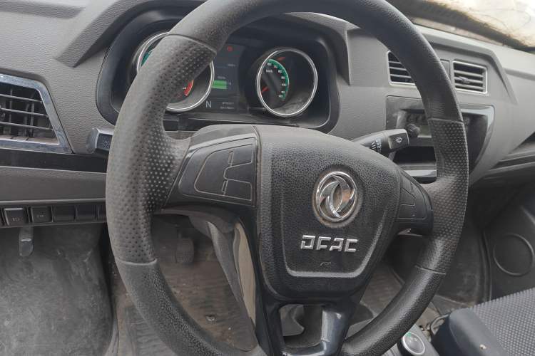Used Dongfeng Yufeng EM26 2023 Standard Edition 41.472 kWh Henan Lithium Power Steering Wheel