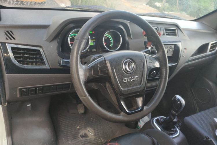 Used Dongfeng Yufeng EM26 2023 Standard Edition 41.472 kWh Henan Lithium Power Steering Wheel