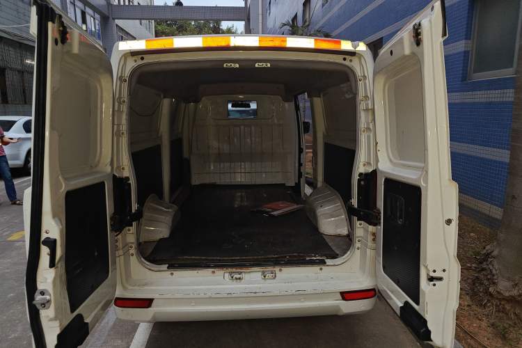 Used Dongfeng Yufeng EM26 2023 High-End Model 41.86 kWh CATL Trunk