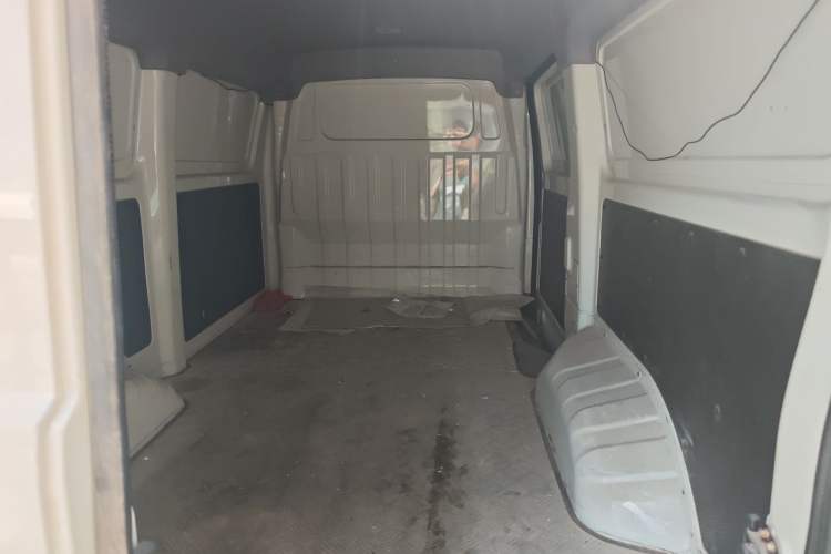 Used Dongfeng Yufeng EM26 2023 Standard Edition 41.472 kWh Henan Lithium Power Trunk