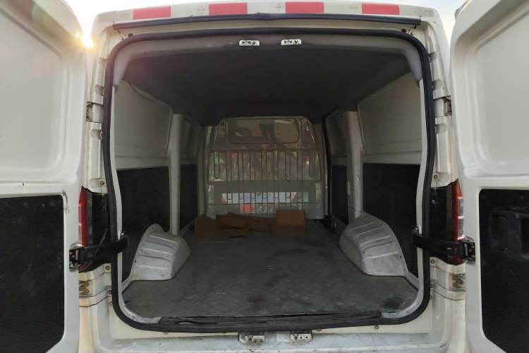 Used Dongfeng Yufeng EM26 2023 Standard Edition 41.472 kWh Henan Lithium Power Trunk