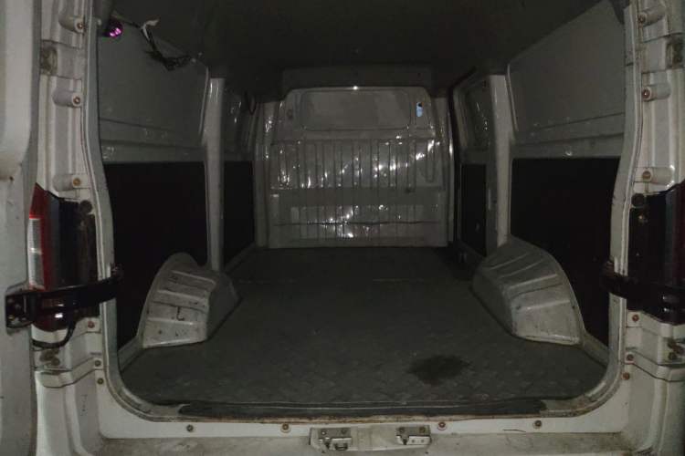 Used Dongfeng Yufeng EM26 2023 Standard Edition 41.472 kWh Henan Lithium Power Trunk