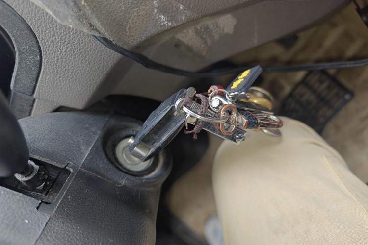 Used Dongfeng Yufeng EM26 2023 Standard Edition 41.472 kWh Henan Lithium Power Vehicle Key