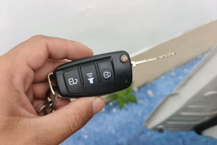 Used Dongfeng Yufeng EM26 2023 High-End Model 41.86 kWh CATL Vehicle Key