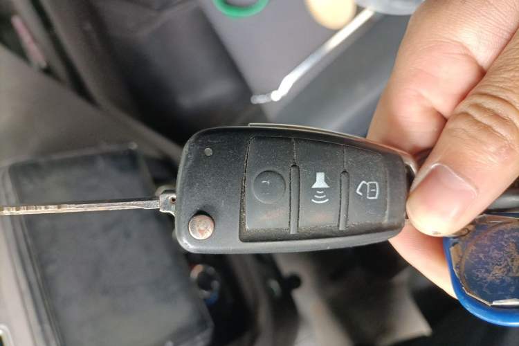 Used Dongfeng Yufeng EM26 2023 Standard Edition 41.472 kWh Henan Lithium Power Vehicle Key