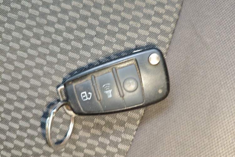 Used Dongfeng Yufeng EM26 2023 Standard Edition 41.472 kWh Henan Lithium Power Vehicle Key