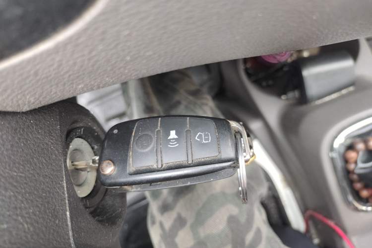 Used Dongfeng Yufeng EM26 2023 Standard Edition 41.472 kWh Henan Lithium Power Vehicle Key