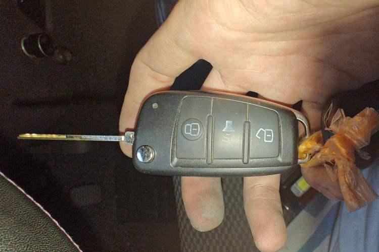 Used Dongfeng Yufeng EM26 2023 High-End Model 41.86 kWh CATL Vehicle Key