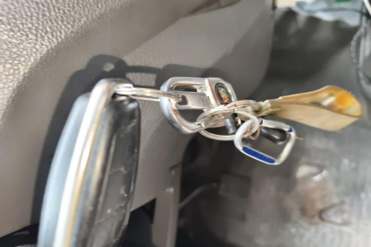 Used Dongfeng Yufeng EM26 2023 Standard Edition 41.472 kWh Henan Lithium Power Vehicle Key
