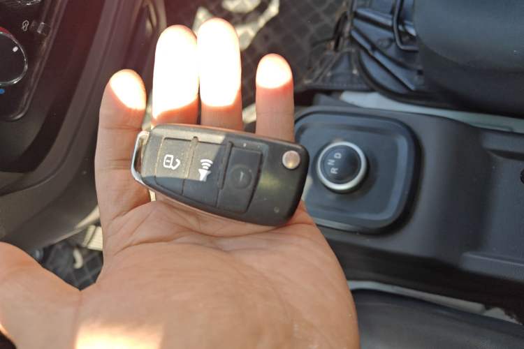 Used Dongfeng Yufeng EM26 2023 High-End Model 41.86 kWh CATL Vehicle Key