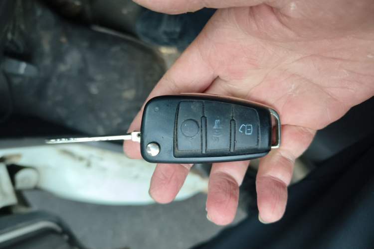 Used Dongfeng Yufeng EM26 2023 Standard Edition 41.472 kWh Henan Lithium Power Vehicle Key