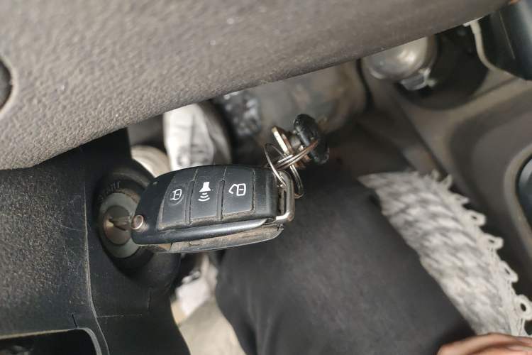Used Dongfeng Yufeng EM26 2023 High-End Model 41.86 kWh CATL Vehicle Key