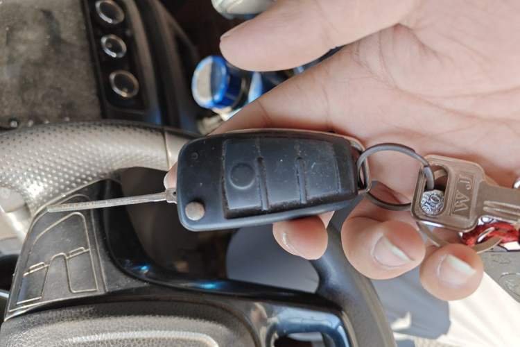 Used Dongfeng Yufeng EM26 2023 Standard Edition 41.472 kWh Henan Lithium Power Vehicle Key