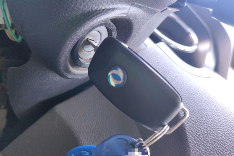 Used Dongfeng Yufeng EM26 2023 Standard Edition 41.472 kWh Henan Lithium Power Vehicle Key