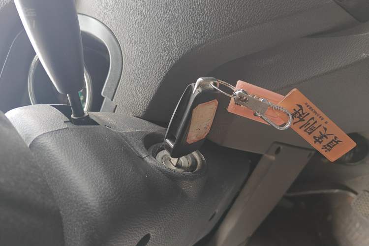 Used Dongfeng Yufeng EM26 2023 Standard Edition 41.472 kWh Henan Lithium Power Vehicle Key