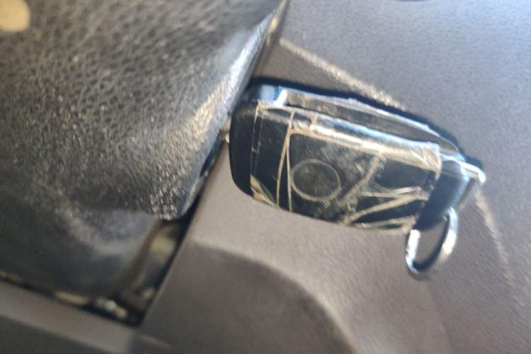 Used Dongfeng Yufeng EM26 2023 Standard Edition 41.472 kWh Henan Lithium Power Vehicle Key