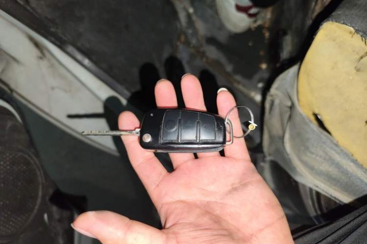 Used Dongfeng Yufeng EM26 2023 Standard Edition 41.472 kWh Henan Lithium Power Vehicle Key
