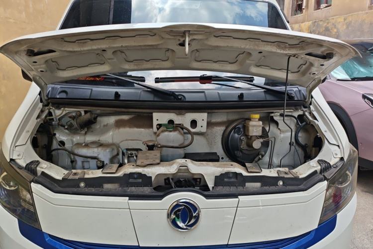 Used Dongfeng Yufeng EM26  Engine Bay